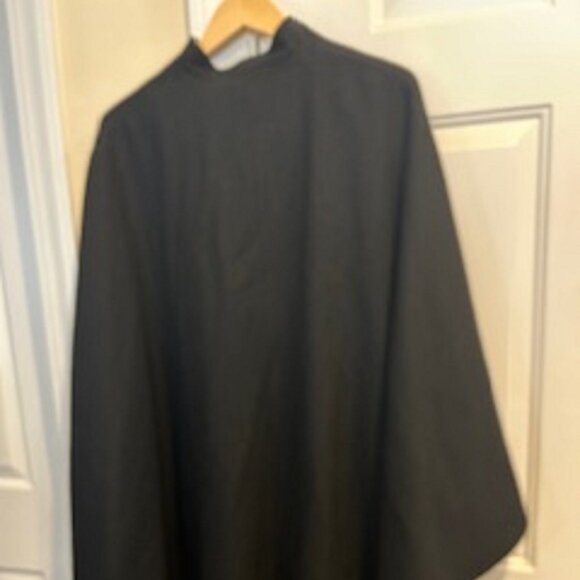 Women's Cape (Brand: Elegant Fashions) One Size Fits Most Black Button Enclosure - Picture 3 of 7